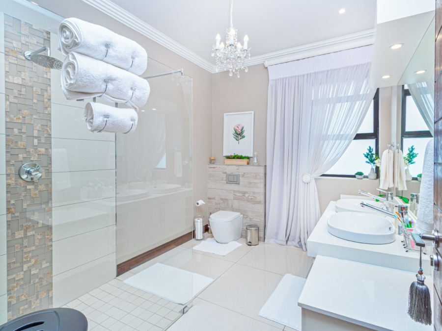 5 Bedroom Property for Sale in Pecanwood Estate North West